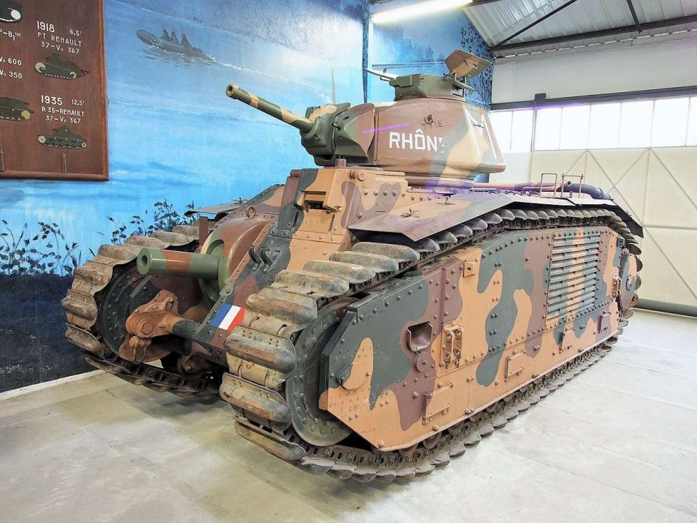 Renault_B1_bisTanks_in_the_Musee_des_Blindes_France_pic-9.jpg